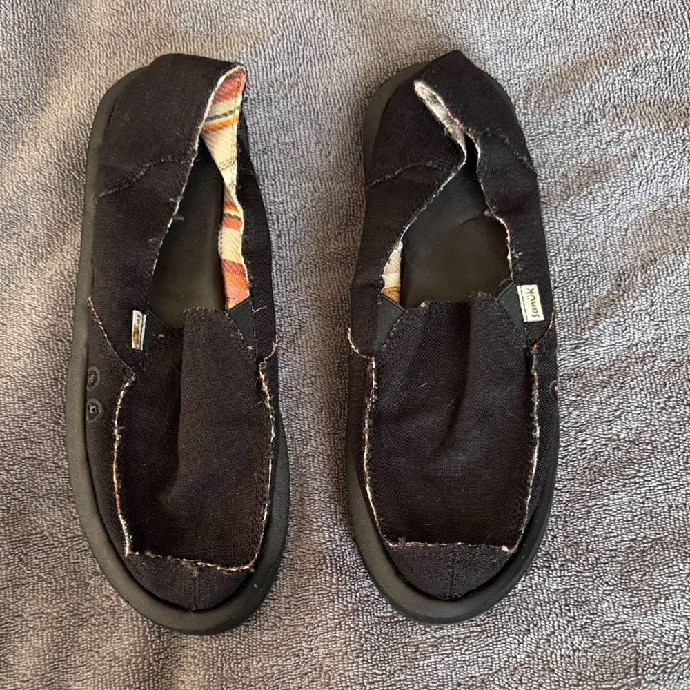 Womens Sanuk size 9 EU 40 Black Slip-On Shoes. Worn only a handful of times.